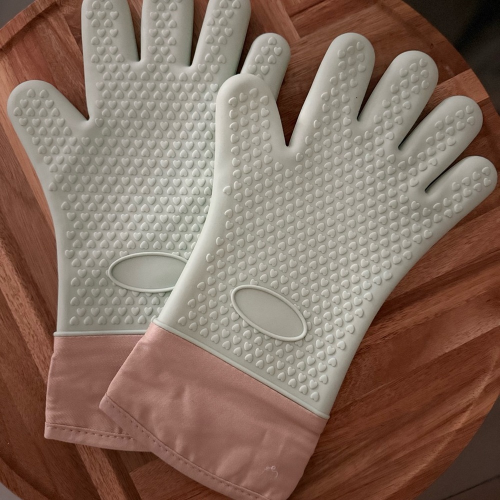 Light green Silicone Oven Mitts – Heat-Resistant Kitchen Gloves